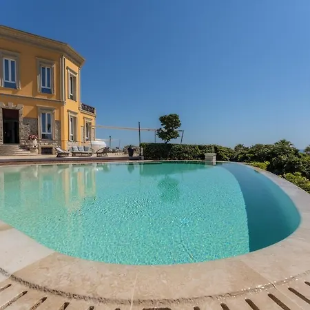 Mosca Charming House ألغيرو